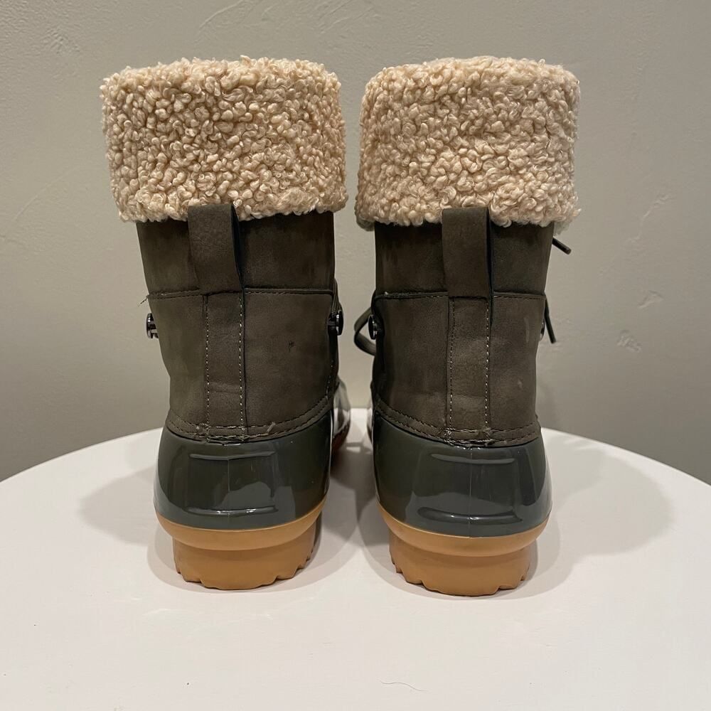 DV by Dolce Vita Ulito Duck Ankle Bootie Olive Green - Size: 7.5 - Picture 7 of 7